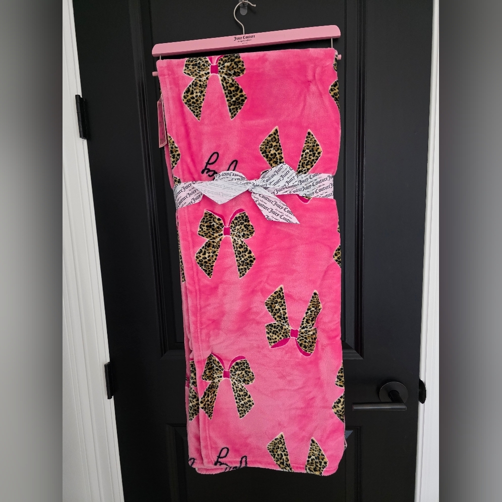 NWT Juicy Couture Pink Leopard Bow Design Throw